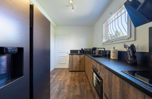 Lacanau-Ocean Villa | Charming Villa with Spa Steps from the Beach – 10/10 Rating
