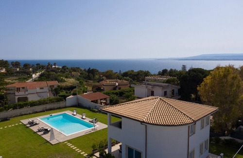 Plemmirio Villa | Relax by the Pool Near Plemmirio Marine Reserve