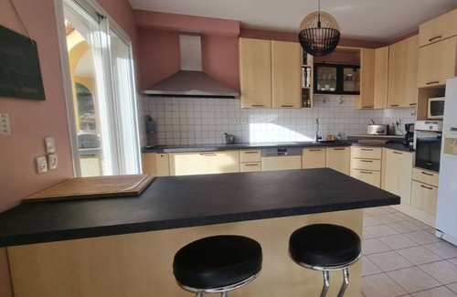 Aureille House | Relaxing Villa with Pool in Heart of the Alpilles for 12