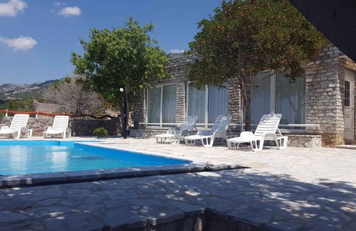 Cesarica Villa | Seaside Villa with Pool and Breathtaking Ocean Views