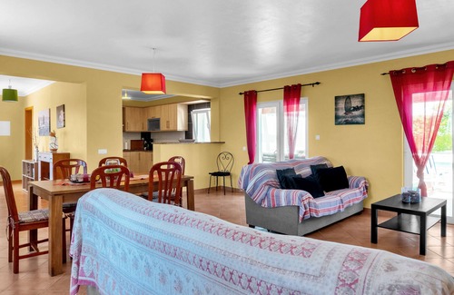 Aljezur House | Relaxing Villa with Swimming Pool in Vale da Telha