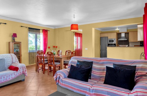 Aljezur House | Relaxing Villa with Swimming Pool in Vale da Telha