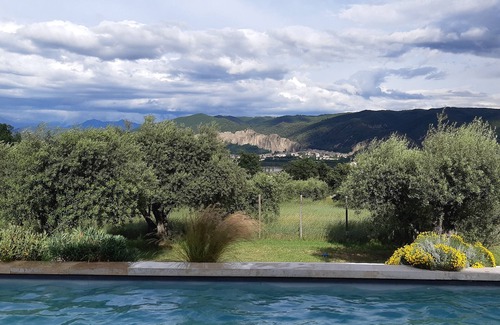 Peyruis Villa | Villa with swimming pool in Haute Provence