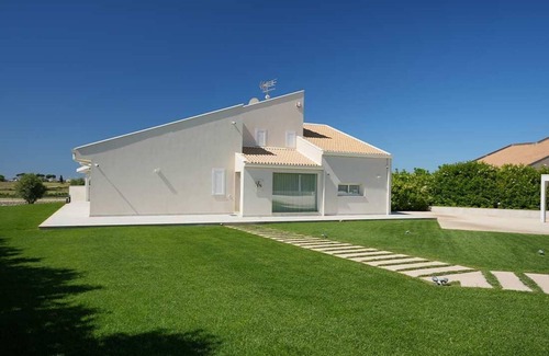 Modica Apartment | Inviting Villa with Private Pool in Modica Countryside