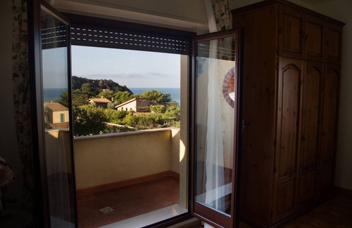 Licata Villa | Idyllic Villa with Terrace and Garden 350m from Licata Beach
