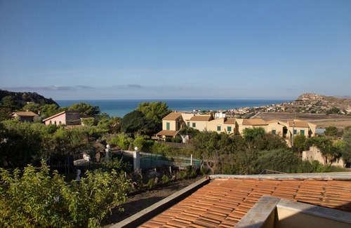 Licata Villa | Idyllic Villa with Terrace and Garden 350m from Licata Beach