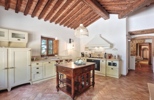 Volterra Villa | Waterfront Villa with Private Pool and Spa Amenities