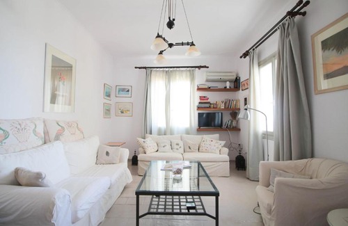 Agios Ioannis Apartment | Relaxing Villa with Ocean View and Jacuzzi Pool