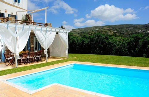 Kato Fellos House | Villa with view of the water