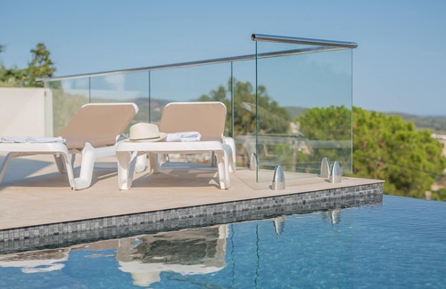 Calonge Villa | Scenic Villa with Mediterranean Views & Infinity Pool