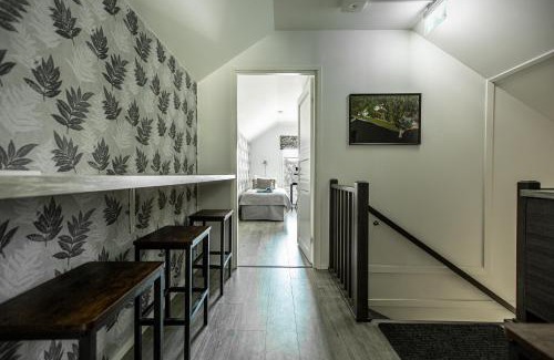 Kaarina Hotel | Villa Wolax: Pet-Friendly Oceanfront Escape with Hot Tub