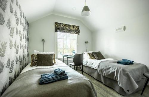 Kaarina Hotel | Villa Wolax: Pet-Friendly Oceanfront Escape with Hot Tub