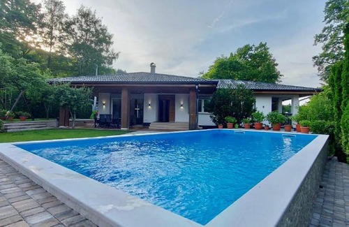 Sarajevo Villa | Discover Villa Wood & Green Sarajevo-Hadžići with Pool Access