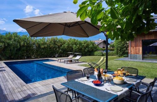 Colico Piano Villa | Pet-Friendly Villa Woodhouse with Pool and Hot Tub