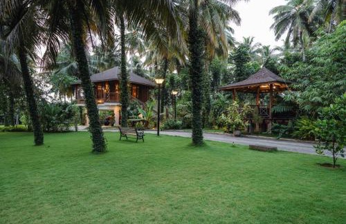 Pollachi Villa | Villa Woods & Palms: Oceanfront Escape with Pool Access
