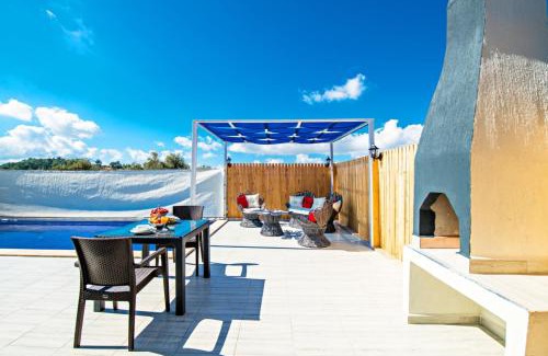 Uzumlu Villa | Pet-Friendly Villa Yücel Üzümlü with Pool & Hot Tub