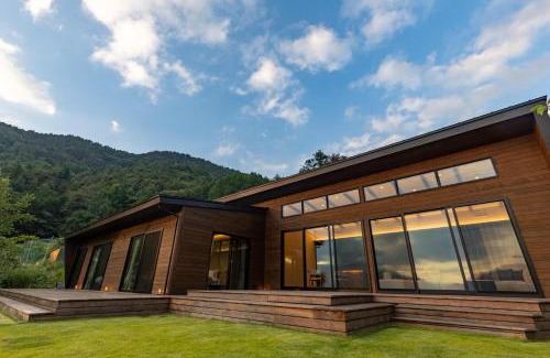 Azagawa Villa | Villa Yamagara with lake view