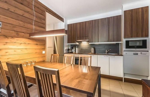 Yllas House | Relax at Villa Ylläs 301 with Lake View and Spa Amenities