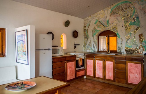 Nunue House | Villa Yrondi: Ocean View Retreat with Pool and Spa
