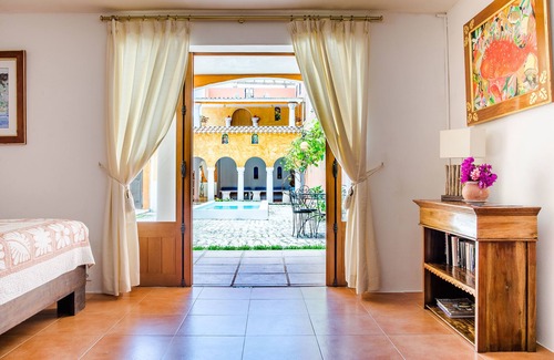 Nunue House | Villa Yrondi: Ocean View Retreat with Pool and Spa