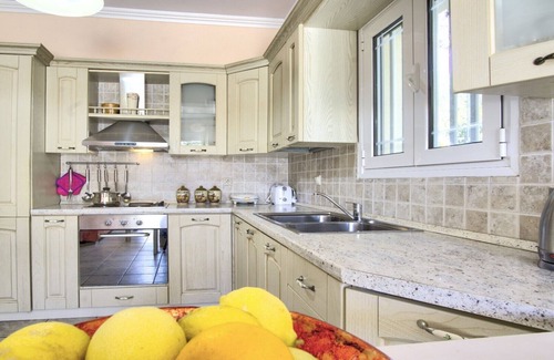 Chalikounas Villa | Villa Zaira: Oceanfront Retreat with Private Pool & 10/10 Rating