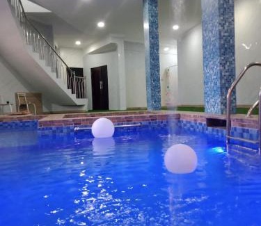 Cisarua House | Villa Zamrud Avane: Family-Friendly Escape with Pool & Hot Tub