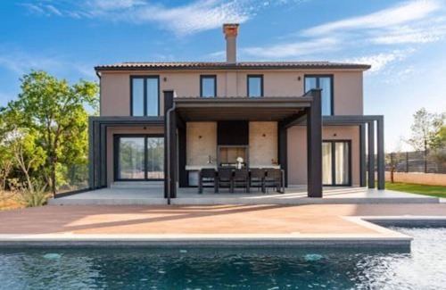 Santalezi Villa | Villa Zara: A Vineyard Retreat with Pool & Ocean Views