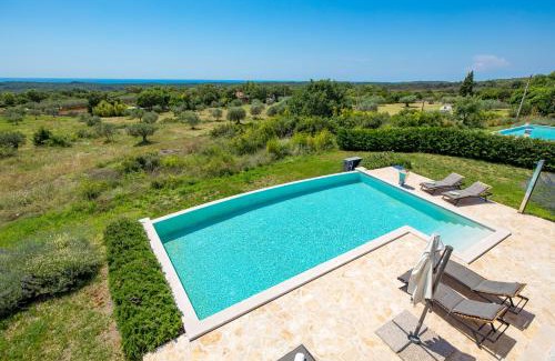 Bale Villa | Villa Zelena: Panoramic Ocean Views & Inviting Pool