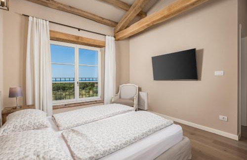Bale Villa | Villa Zelena: Panoramic Ocean Views & Inviting Pool