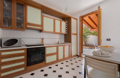 Torre dell'Orso Villa | Villa Zen Garden: Oceanfront Retreat with Pool & Breakfast
