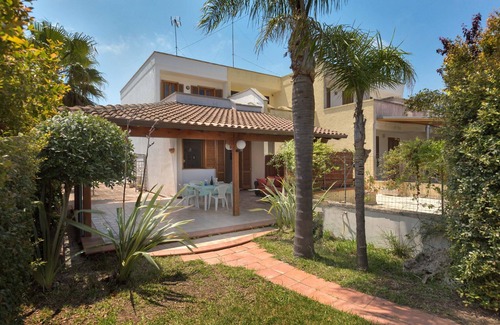 Torre dell'Orso Villa | Villa Zen Garden: Oceanfront Retreat with Pool & Breakfast