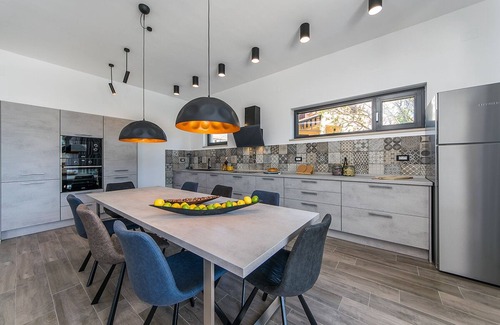 Vintijan Villa | Villa Zen: Tranquil Retreat with Ocean View & Pool in Pula