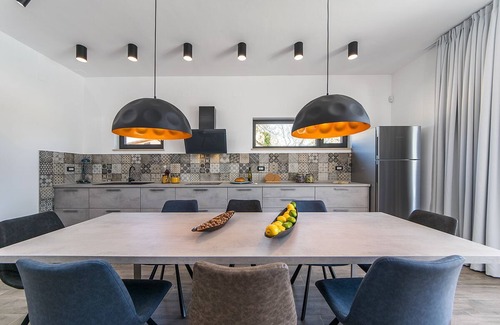 Vintijan Villa | Villa Zen: Tranquil Retreat with Ocean View & Pool in Pula