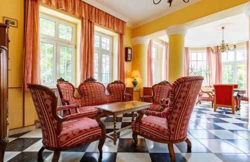 Fonyod Villa | Discover Villa Zichy: Pet-Friendly Retreat with Pool