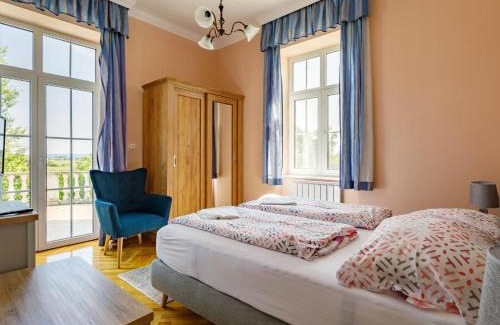 Fonyod Villa | Discover Villa Zichy: Pet-Friendly Retreat with Pool