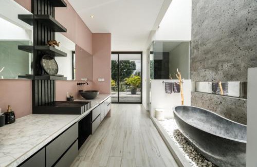 Tegallalang House | Relax at ZILLA Villa Ubud: Family-Friendly with Pool Access