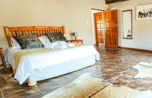 Bela-Bela Villa | Villa Zizi in Bela-Bela: Family-Friendly with Pool Access