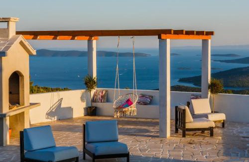 Seget Villa | Discover Villa Zlatno Sunce: A 4-Star Gem Near Trogir