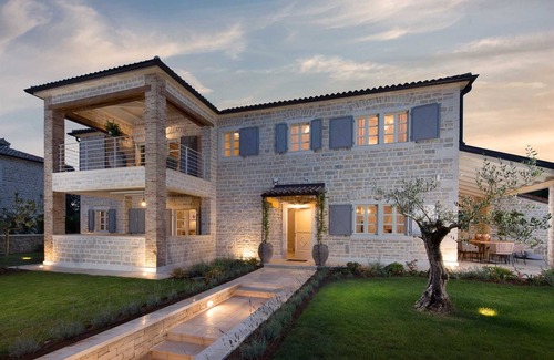 Korenici Villa | Villa Zoe: Idyllic Home with Private Pool & Pet Friendly