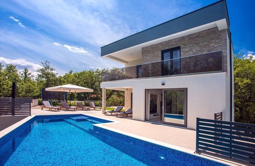 Omis Villa | Villa Zora: 10/10 Rated with Pool & Spa for Memorable Stays