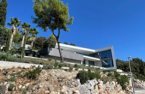 Cove Tri Zala (Zrnovo) Villa | Inviting Private Villa with Pool on Korcula Island