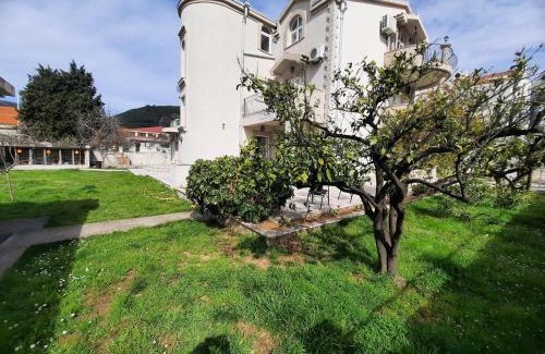 Centar House | Budget-Friendly Villa Zorica in Beautiful Budva
