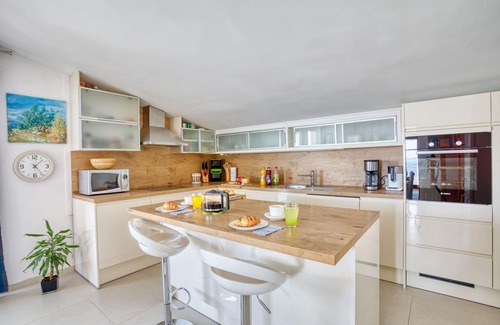 Omis Apartment | Relaxing Getaway at Villa Zorka with Oceanfront Views