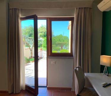 Vibo Valentia Bed & Breakfast | Oceanfront Villa Zufrò: 4-Star Hotel with Pool & Pets Welcome