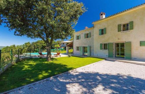 Rakotule Villa | Villa Zvonar: Explore Motovun with Pool & Hot Tub