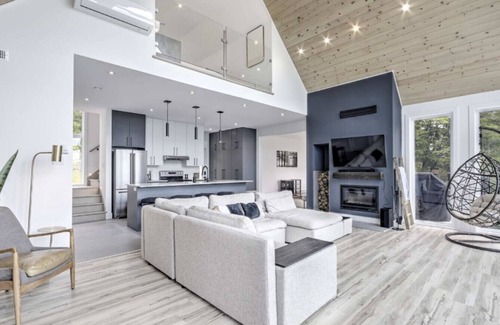 Saint-Damien Ski Chalet | VillaBaraka Moderna | Hot Tub | View | Pool Table
