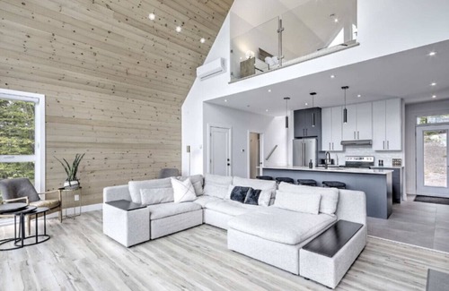 Saint-Damien Ski Chalet | VillaBaraka Moderna | Hot Tub | View | Pool Table