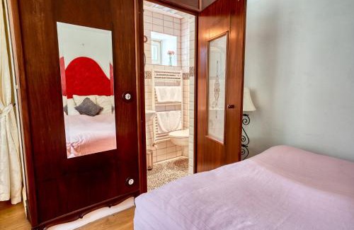 Alsobogat House | Pet-Friendly Retreat at VillabogART: Rated 9/10 by Guests