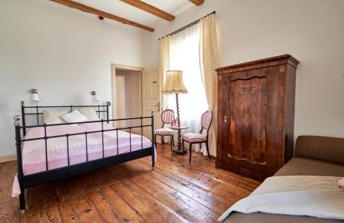 Alsobogat House | Pet-Friendly Retreat at VillabogART: Rated 9/10 by Guests