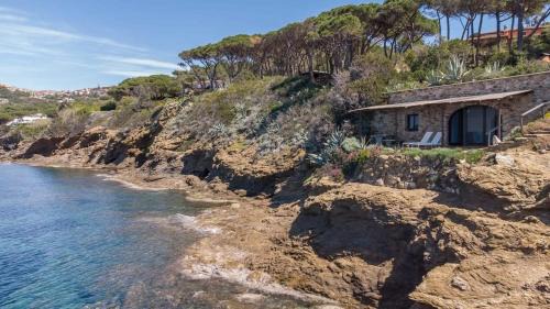 Morcone Villa | Exclusive Villa Morcone: Private Beach & Oceanfront Views